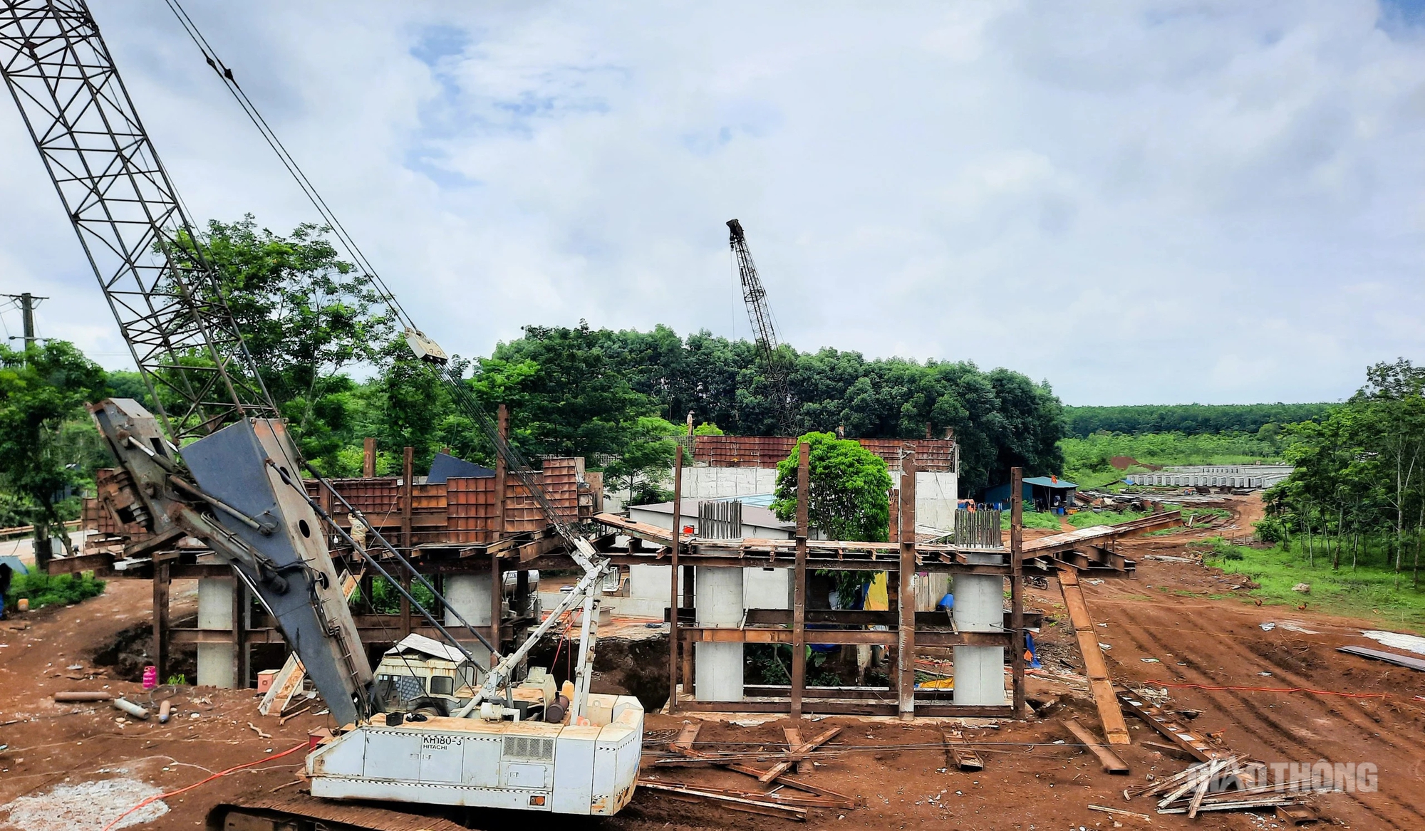 Th&ocirc;ng mặt bằng ph&iacute;a Nam cầu R&agrave;o Trường tr&ecirc;n cao tốc Vạn Ninh - Cam Lộ- Ảnh 3.