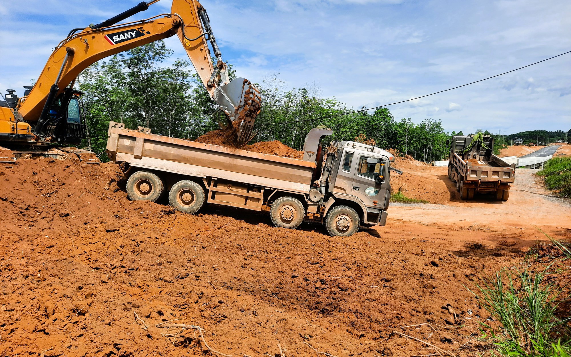 Th&ocirc;ng mặt bằng ph&iacute;a Nam cầu R&agrave;o Trường tr&ecirc;n cao tốc Vạn Ninh - Cam Lộ