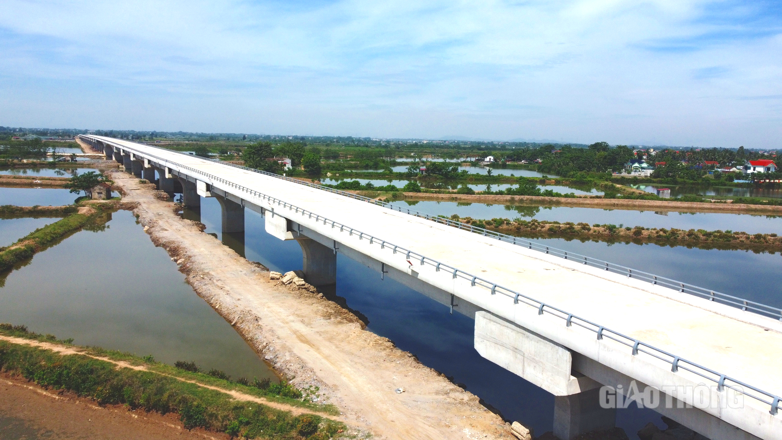 Ngắm cây cầu vượt cạn dài nhất Thanh Hoá- Ảnh 2. Ngắm cây cầu vượt cạn dài nhất Thanh Hoá- Ảnh 2.