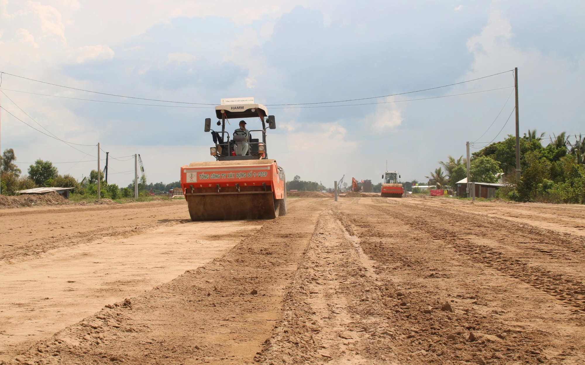 Cao tốc Cần Thơ - C&agrave; Mau qua Hậu Giang chưa sử dụng c&aacute;t biển để san lấp