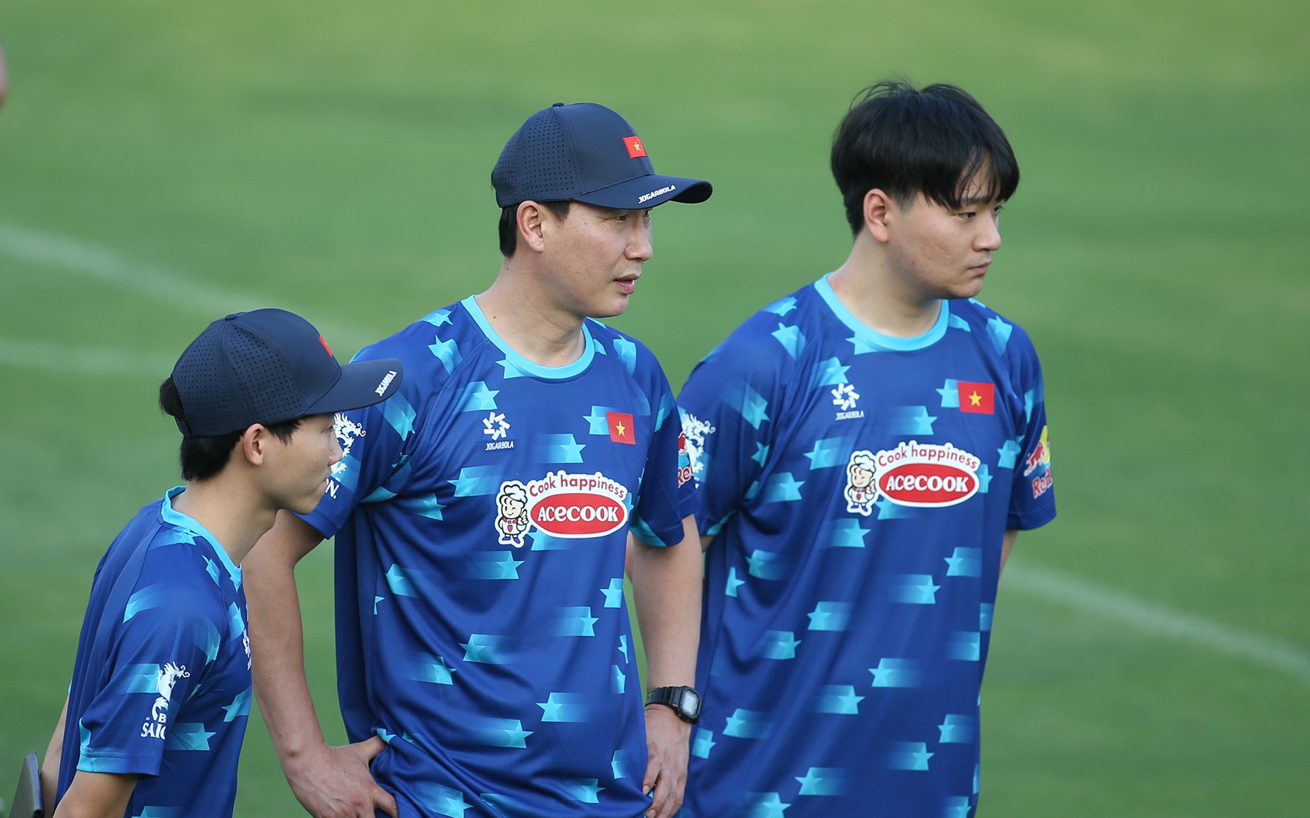 V&eacute; xem trận HLV Kim Sang-sik ra mắt tuyển Việt Nam được h&eacute;t gi&aacute; cao bất ngờ ở 'chợ đen'