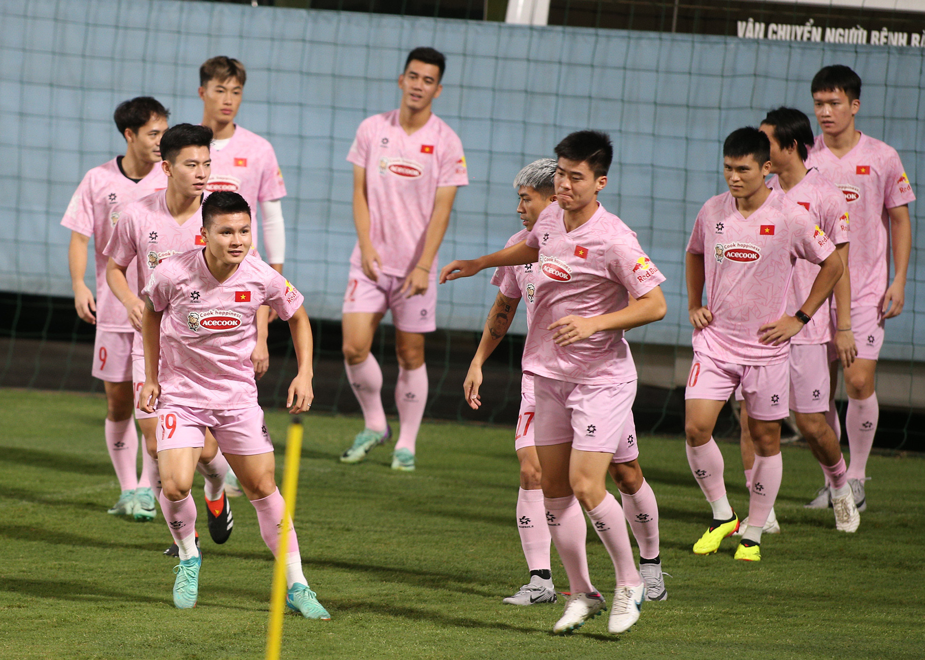 Quang Hải chỉ ra điểm đặc biệt nhất của HLV Kim Sang-sik khiến cầu thủ n&agrave;o cũng "đổ gục"- Ảnh 2.