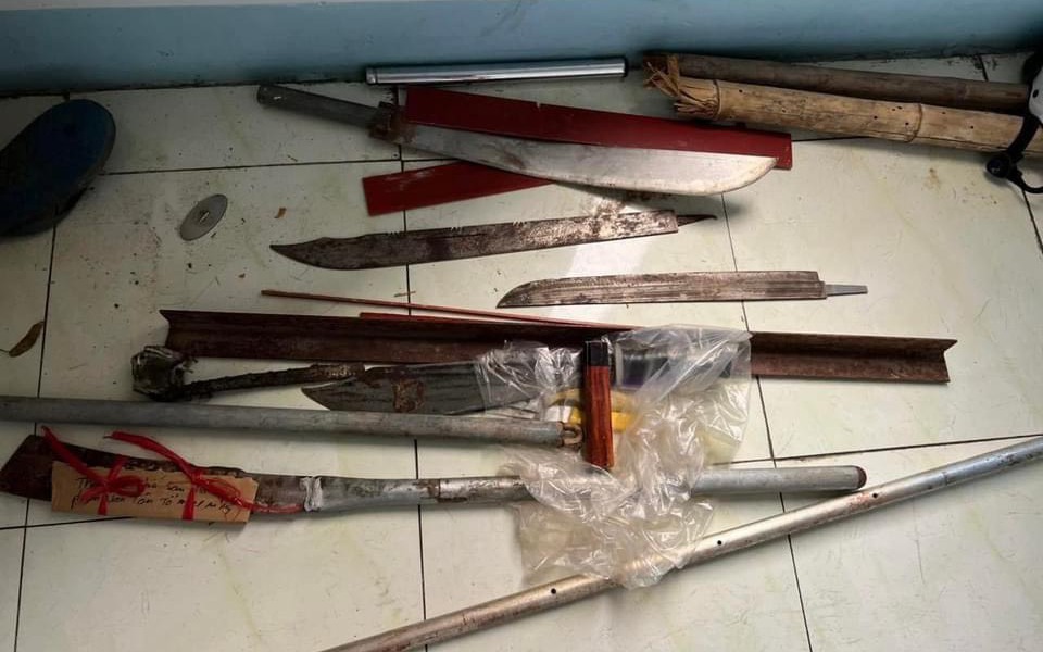 Tạm giữ 10 đối tượng sau vụ hỗn chiến l&agrave;m nhiều người bị thương