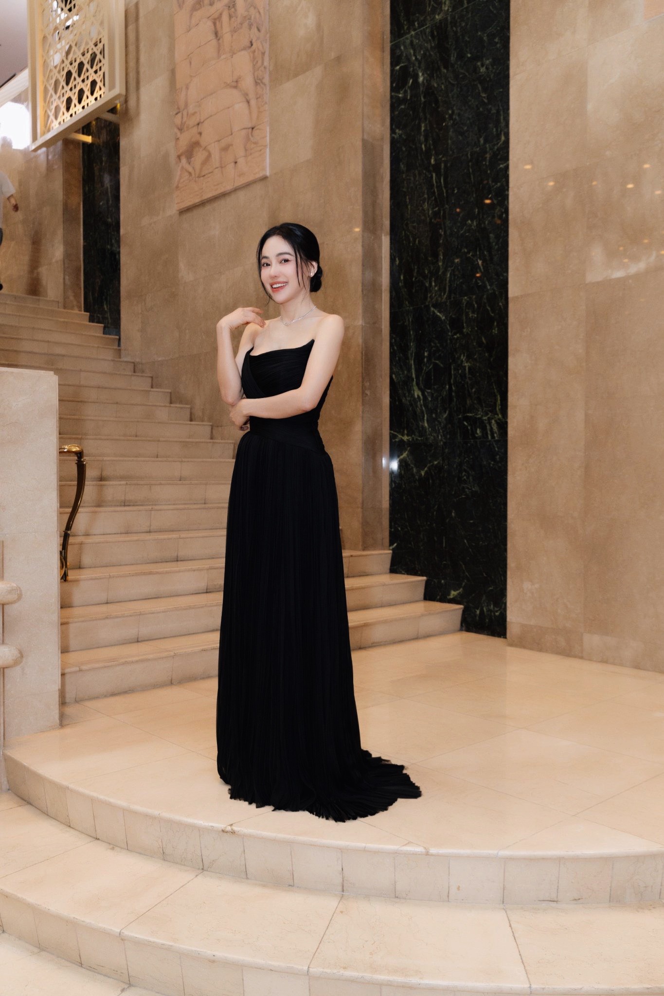 Ngỡ ng&agrave;ng trước nhan sắc kh&ocirc;ng tuổi của "b&agrave; tr&ugrave;m" c&aacute;c hoa hậu Việt Nam- Ảnh 3.