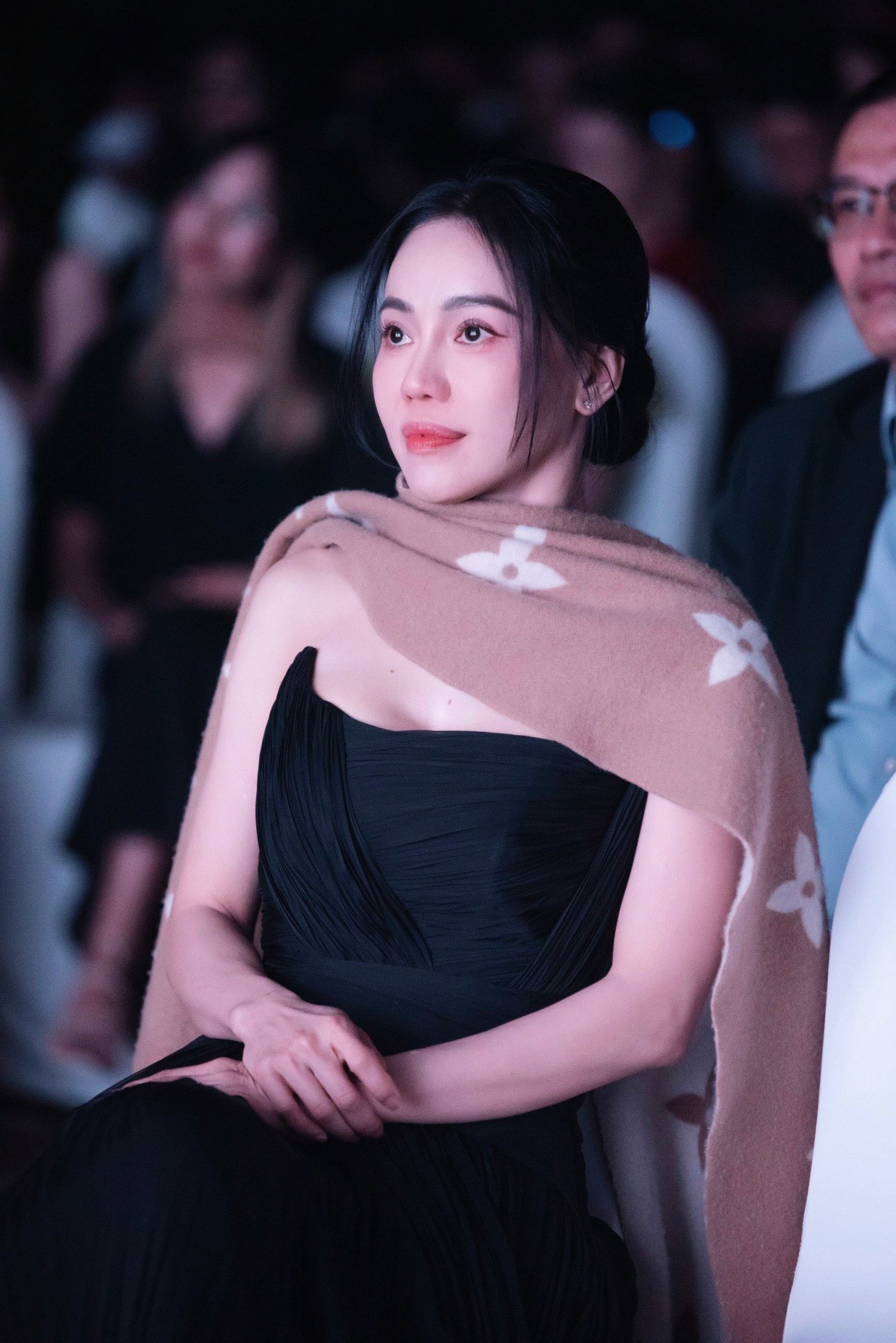 Ngỡ ng&agrave;ng trước nhan sắc kh&ocirc;ng tuổi của "b&agrave; tr&ugrave;m" c&aacute;c hoa hậu Việt Nam- Ảnh 1.