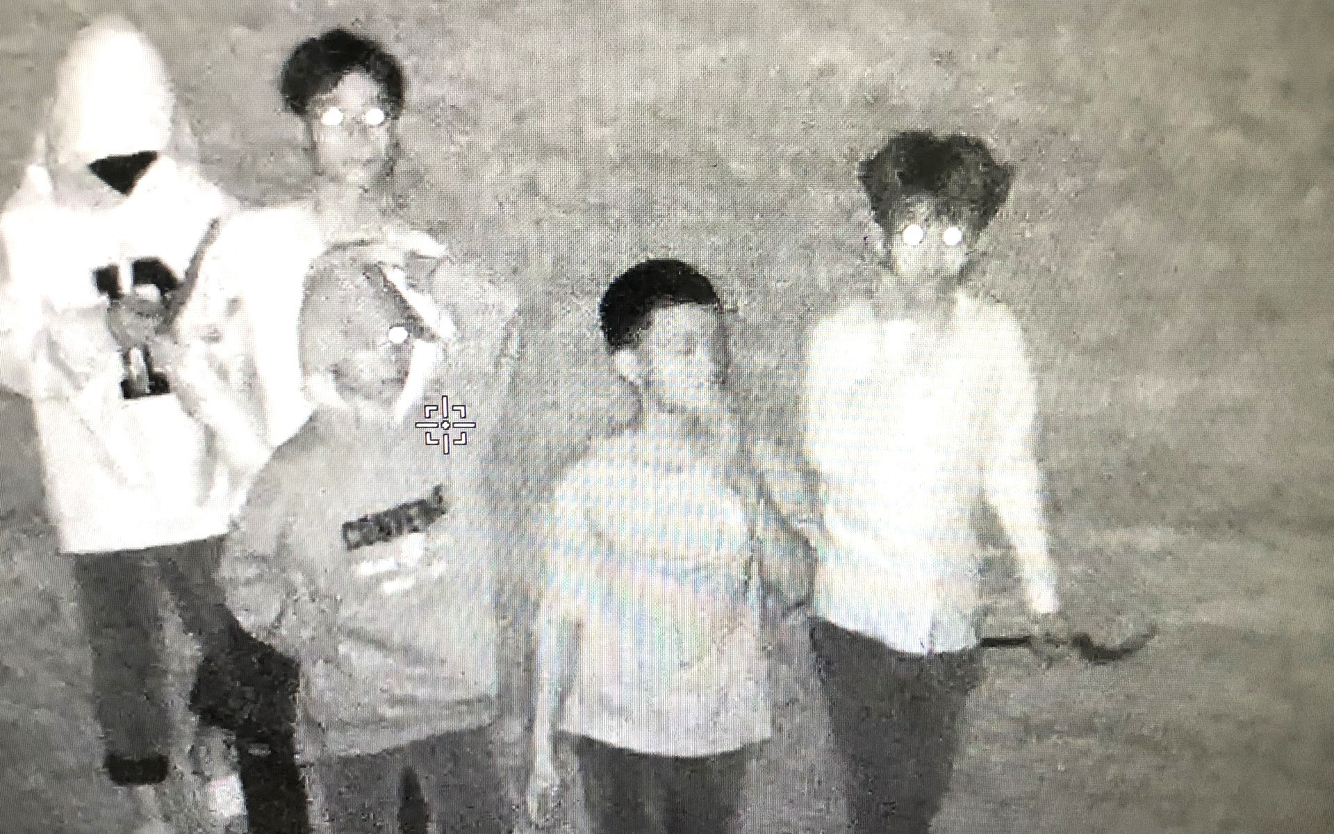 Bắt 'n&oacute;ng' nh&oacute;m người n&eacute;m đ&aacute; từ cầu vượt xuống cao tốc Cam L&acirc;m - Vĩnh Hảo