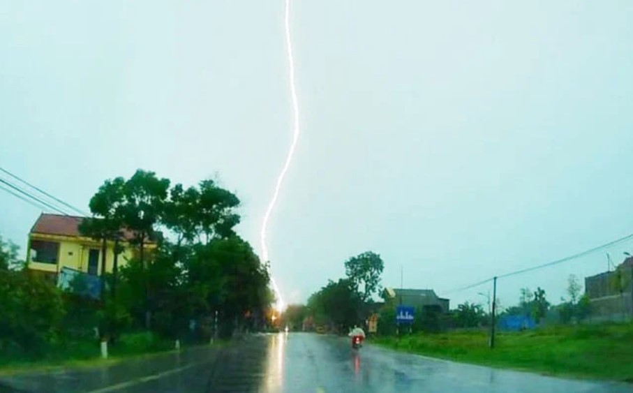 Một phụ nữ 30 tuổi ở H&agrave; Nội nguy kịch v&igrave; bị s&eacute;t đ&aacute;nh- Ảnh 1.