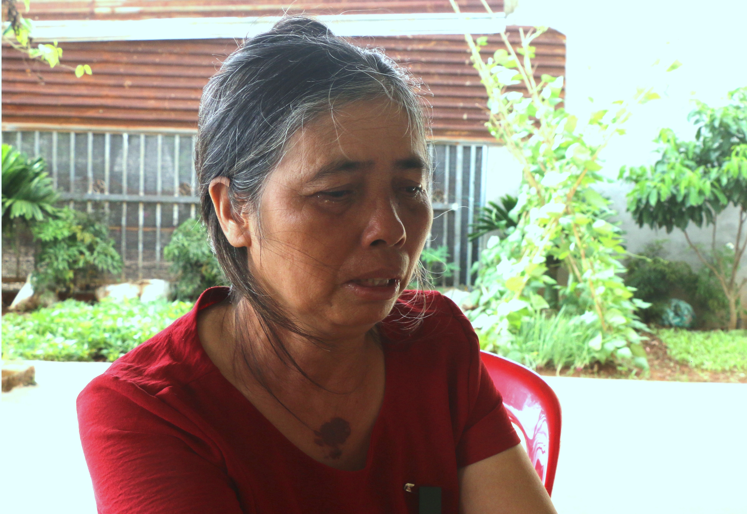 Nỗi đau hai đứa trẻ mất bố, mẹ liệt giường do tai nạn- Ảnh 1.