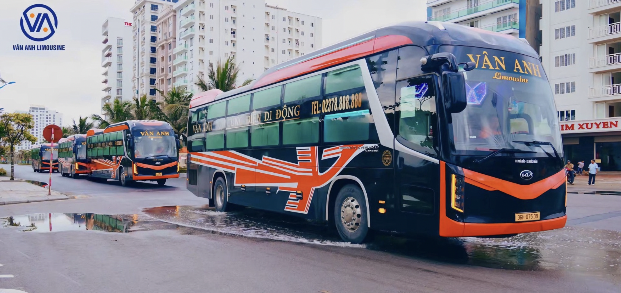 Du lịch Sầm Sơn, h&agrave;nh kh&aacute;ch h&agrave;o hứng trải nghiệm &ldquo;cung điện di dộng&rdquo;- Ảnh 2.