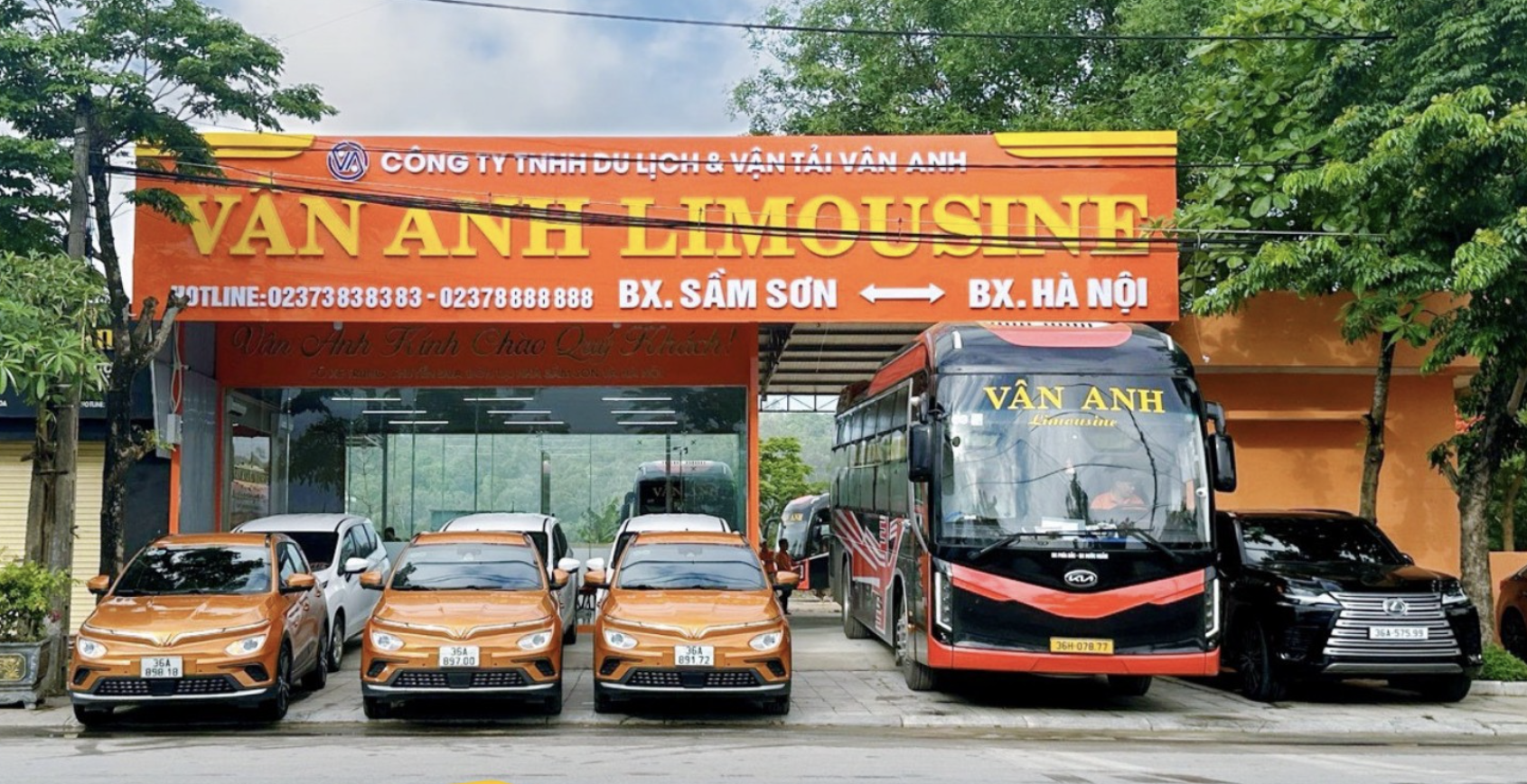 Du lịch Sầm Sơn, h&agrave;nh kh&aacute;ch h&agrave;o hứng trải nghiệm &ldquo;cung điện di dộng&rdquo;- Ảnh 1.