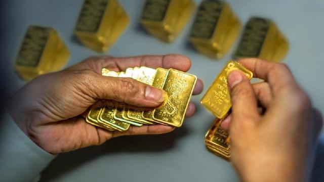 V&agrave;ng trong nước giảm 16 triệu đồng/lượng so với mức đỉnh ng&agrave;y 10/5