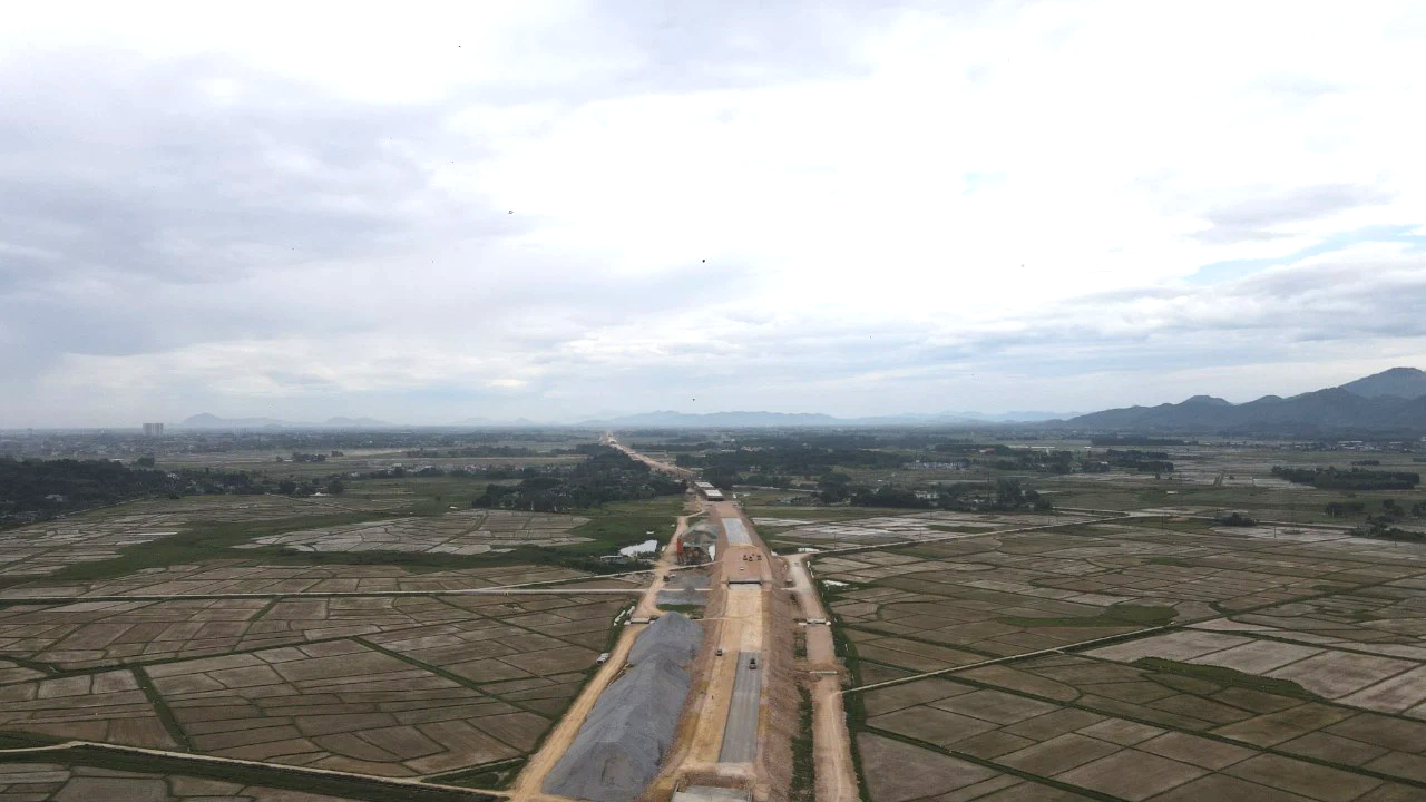 Đêm không ngủ trên công trường cao tốc Bắc - Nam qua Hà Tĩnh- Ảnh 4. Đêm không ngủ trên công trường cao tốc Bắc - Nam qua Hà Tĩnh- Ảnh 4.