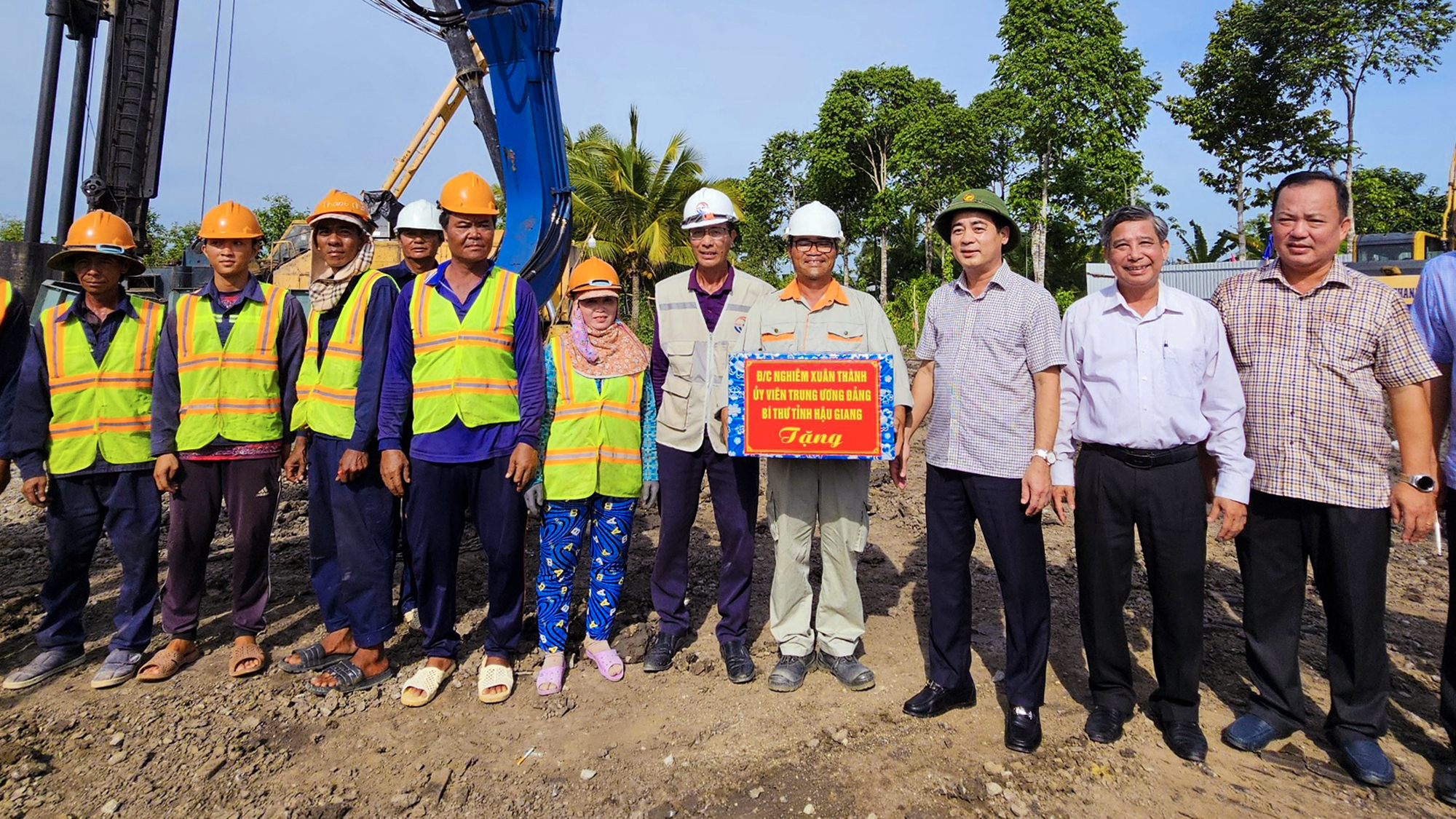 B&iacute; thư Hậu Giang kiểm tra tiến độ thi c&ocirc;ng cao tốc trục ngang- Ảnh 2.