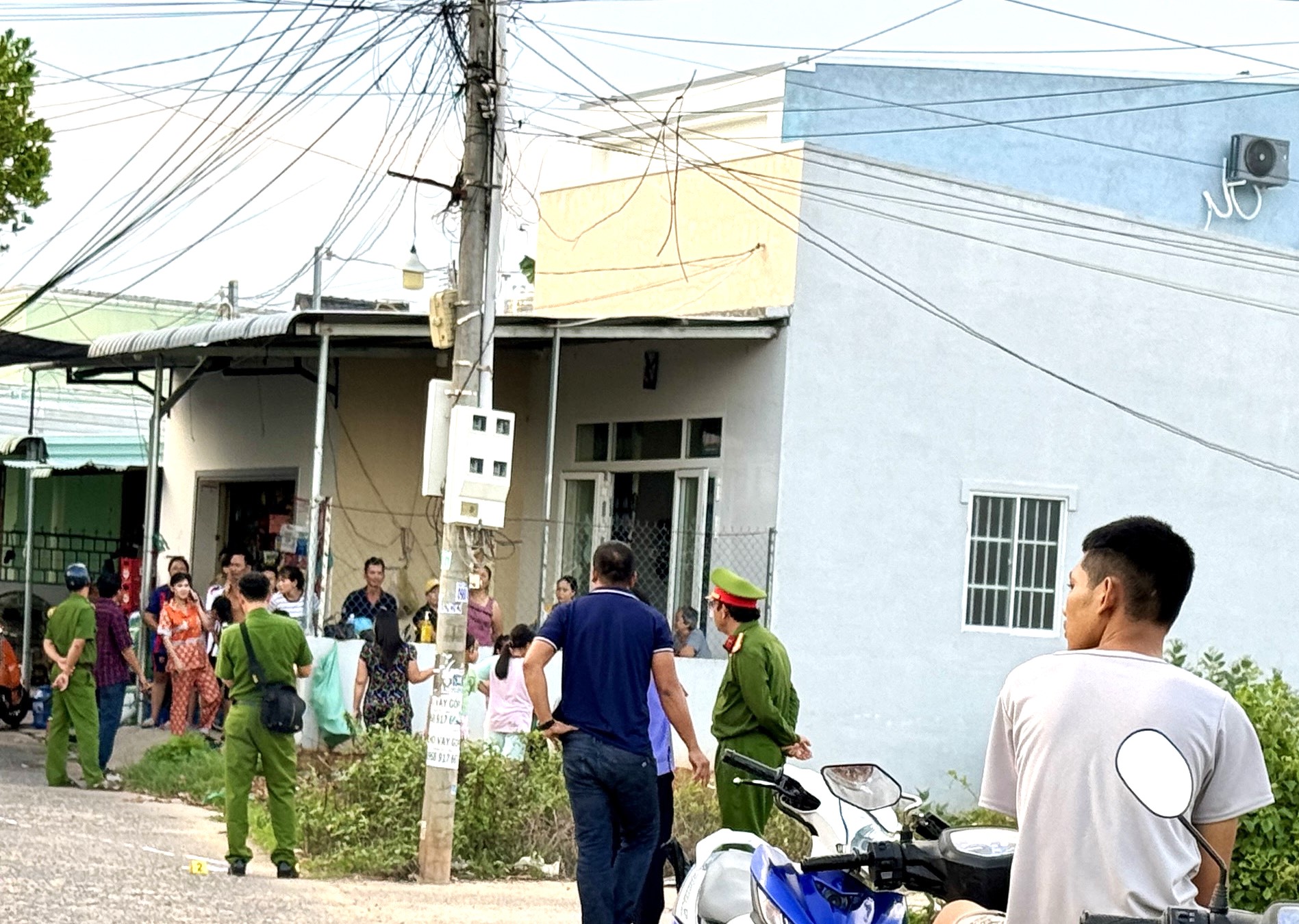 Lộ diện nghi can chặn xe, đ&egrave; c&ocirc; g&aacute;i xuống đường giữa đ&ecirc;m khuya ở B&igrave;nh Thuận- Ảnh 1.