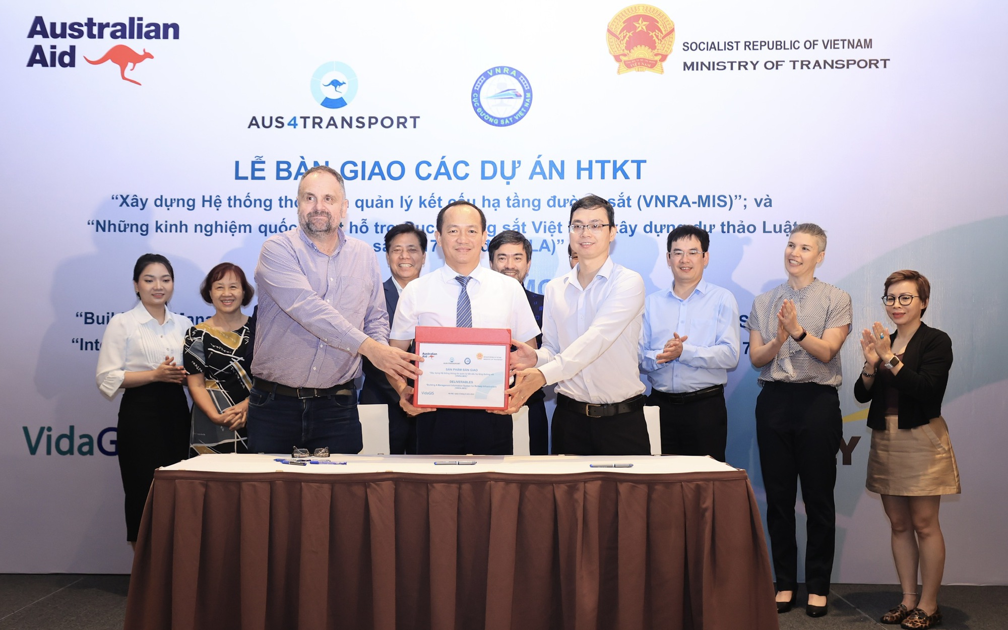 Số h&oacute;a dữ liệu hạ tầng đường sắt