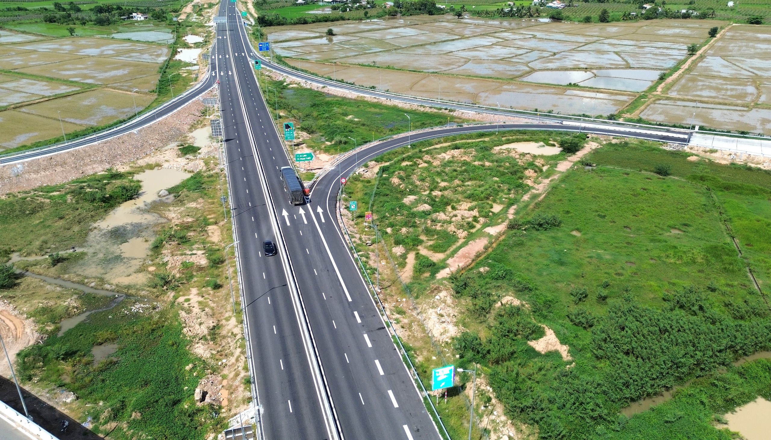 Hoàn trả 46 tuyến đường dân sinh phục vụ thi công cao tốc qua Bình Thuận- Ảnh 3. Hoàn trả 46 tuyến đường dân sinh phục vụ thi công cao tốc qua Bình Thuận- Ảnh 3.