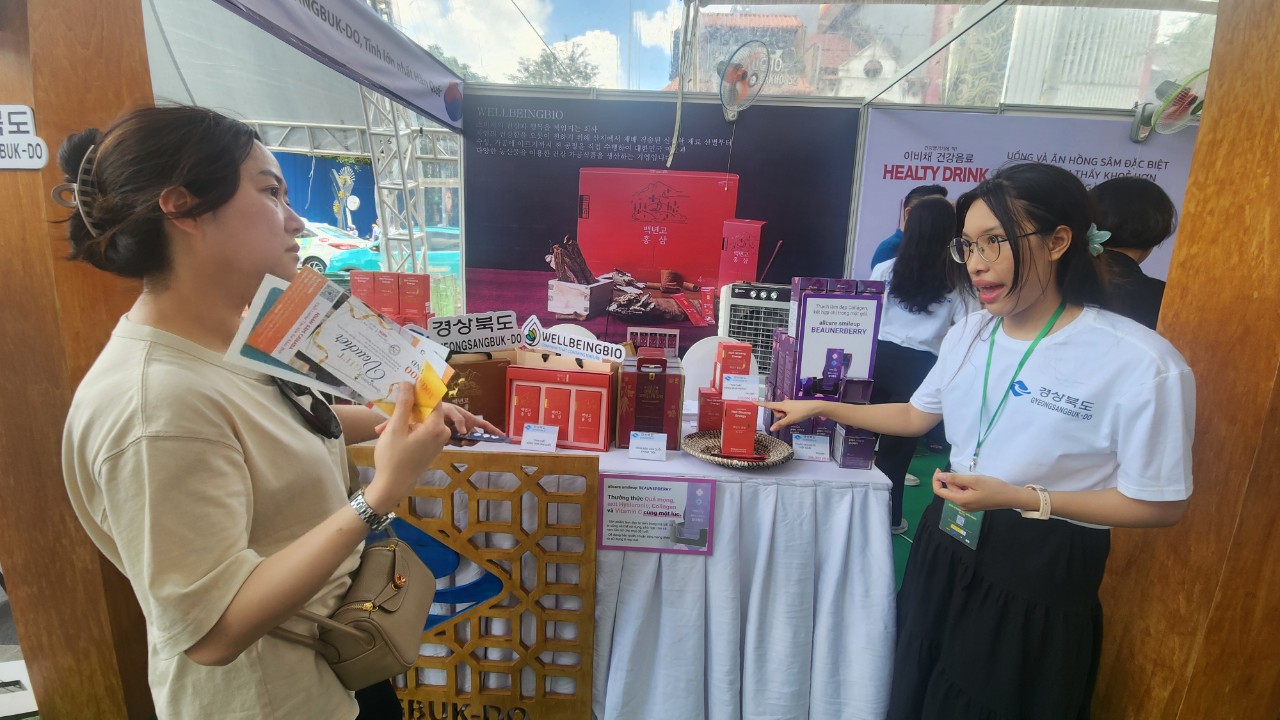 Ấn tượng tỏi, s&acirc;m H&agrave;n Quốc tại lễ hội "S&acirc;m v&agrave; hương liệu, dược liệu quốc tế"- Ảnh 4.