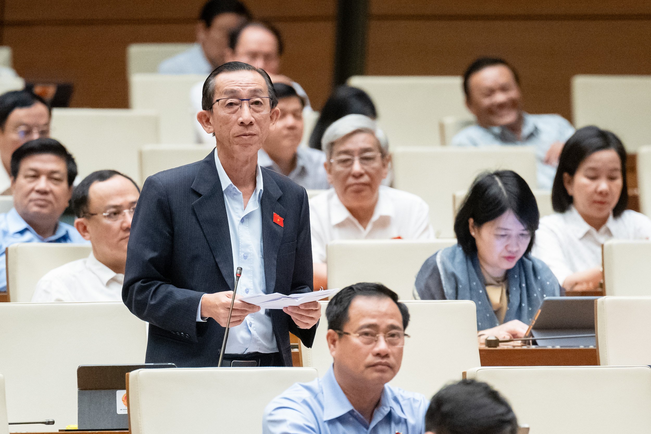 Đại biểu lo triển khai đồng loạt 30 cơ chế đặc th&ugrave; sẽ dở dang v&igrave; kh&ocirc;ng đủ lực- Ảnh 1.