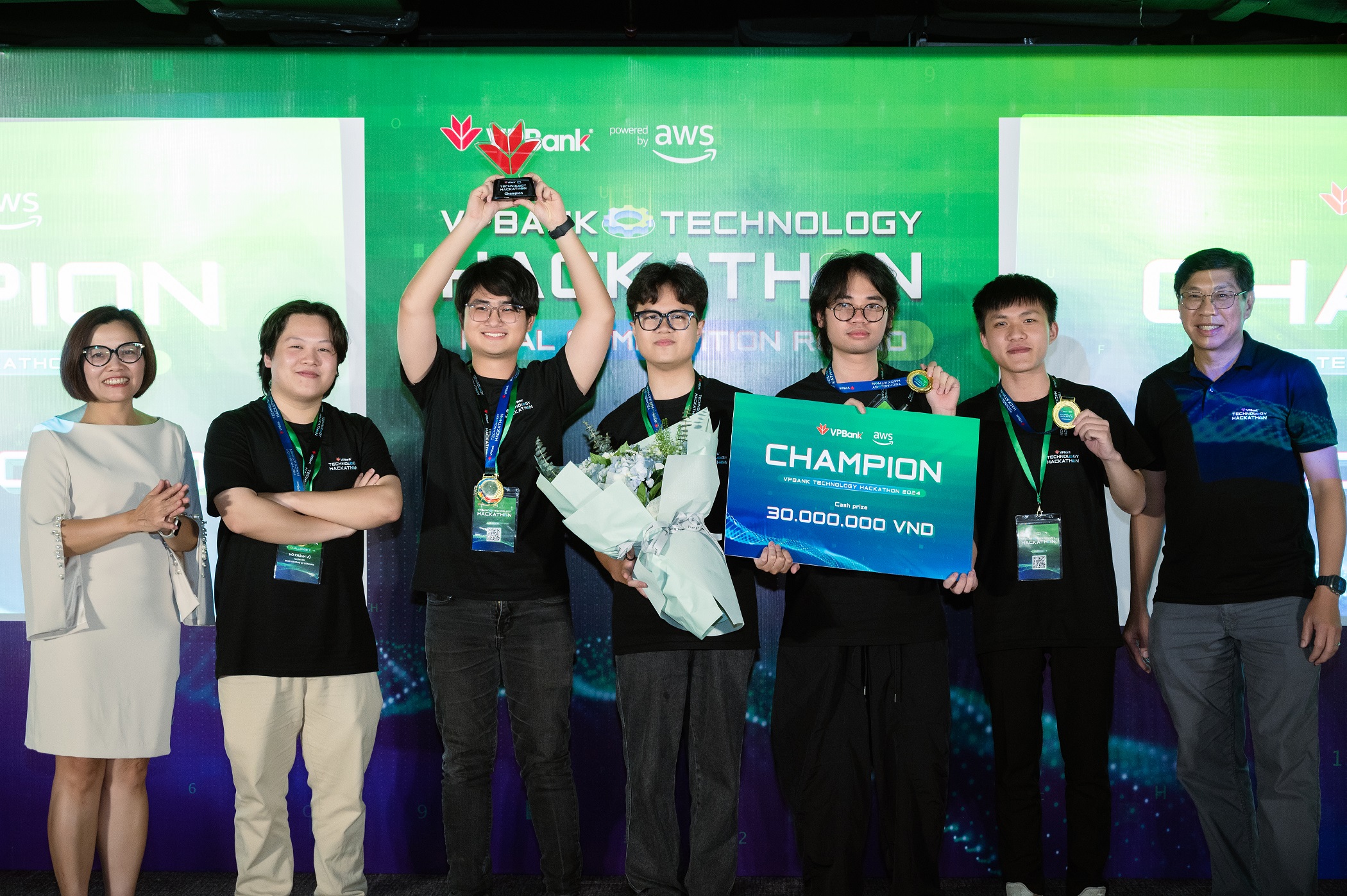 Nh&agrave; v&ocirc; địch VPBank Technology Hackathon 2024 &ndash; Nh&oacute;m 100 - Brotherhood of Deadline.