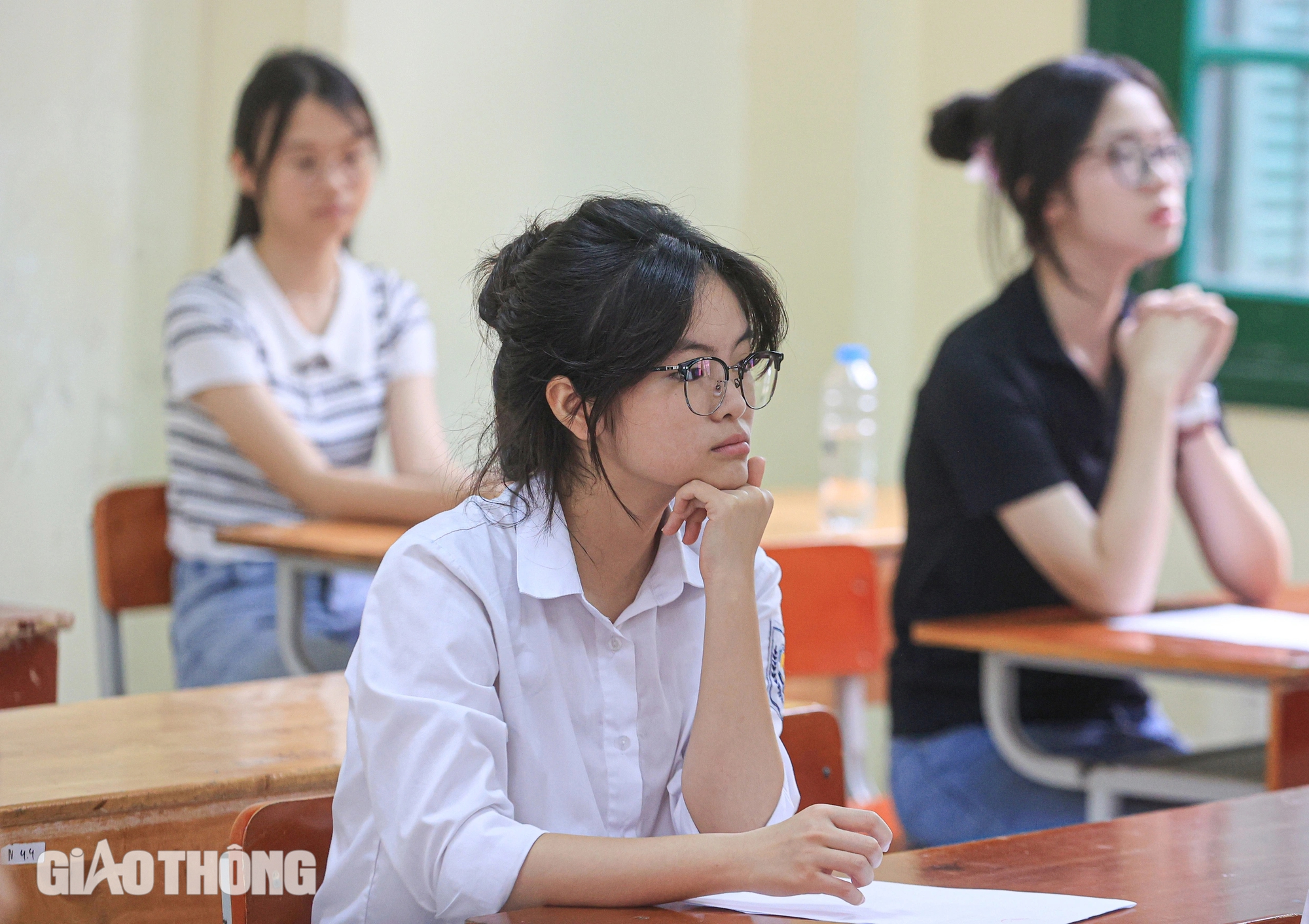 Sĩ tử H&agrave; Nội h&agrave;o hứng l&agrave;m thủ tục thi v&agrave;o lớp 10- Ảnh 7.