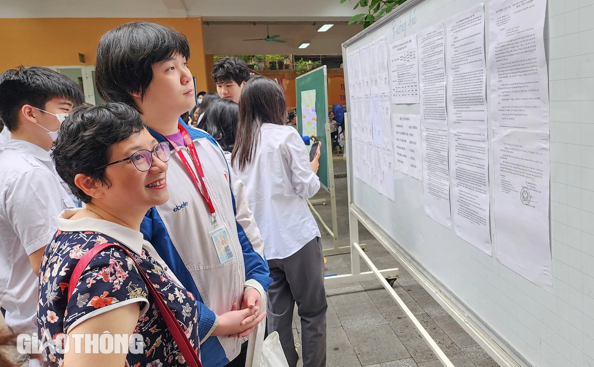 Sĩ tử H&agrave; Nội h&agrave;o hứng l&agrave;m thủ tục thi v&agrave;o lớp 10- Ảnh 11.