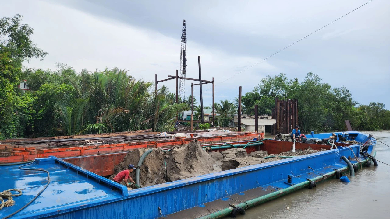 Cần khoảng 6 triệu m3 c&aacute;t biển thi c&ocirc;ng cao tốc Hậu Giang - C&agrave; Mau- Ảnh 2.