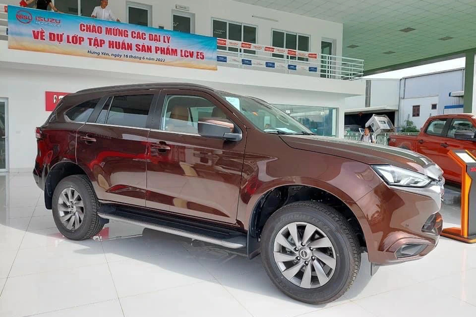 Giá đắt đỏ, Toyota Land Cruiser vẫn bán chạy hơn nhiều xe bình dân - Ảnh 3.
