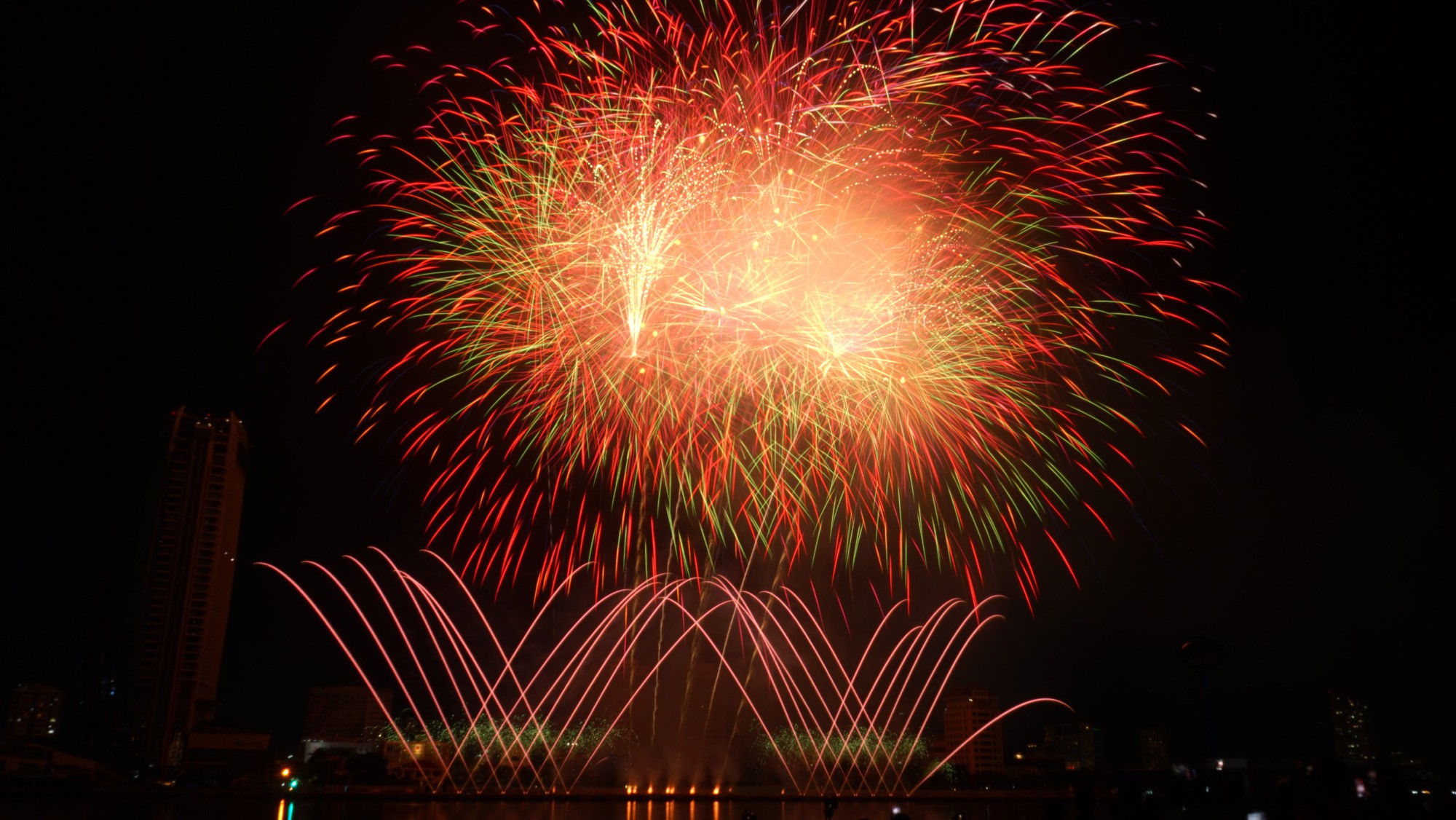 Ph&aacute;o hoa Đ&agrave; Nẵng 2024: Chủ nh&agrave; so t&agrave;i với đương kim v&ocirc; địch- Ảnh 6.