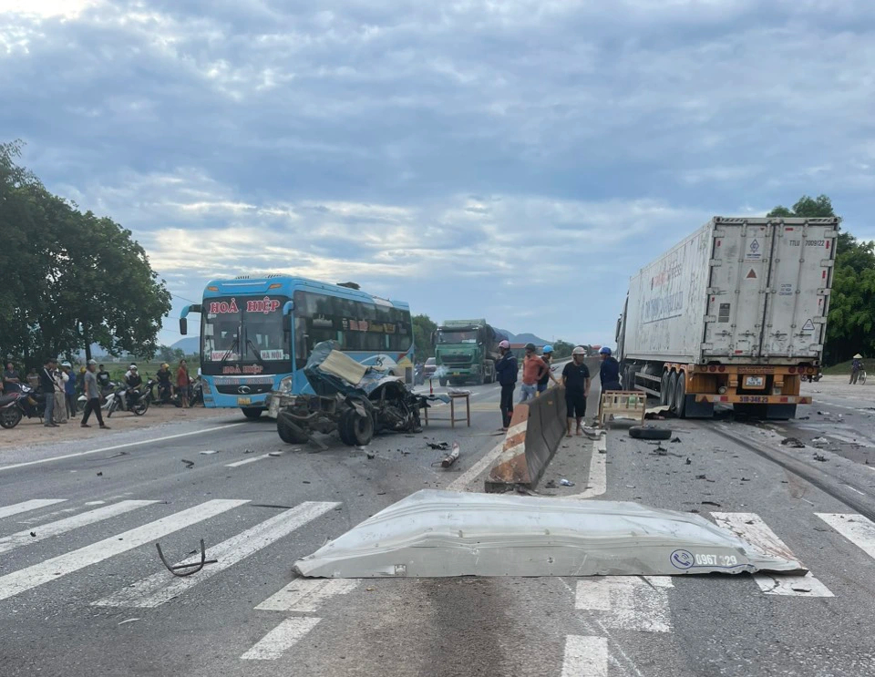 Hiện trường vụ tai nạn khiến 3 người tử vong tại H&agrave; Tĩnh- Ảnh 4.