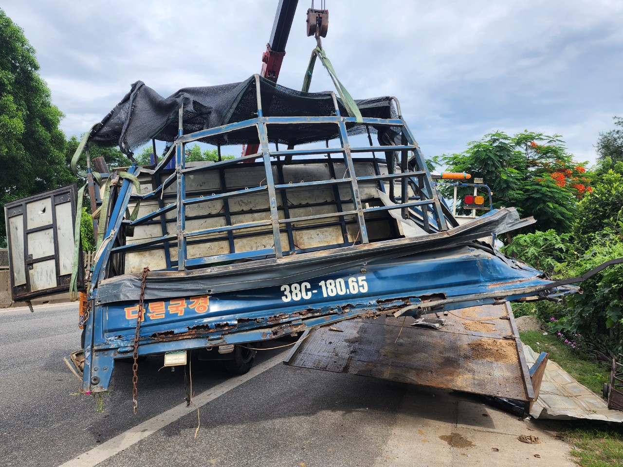 Hiện trường vụ tai nạn khiến 3 người tử vong tại H&agrave; Tĩnh- Ảnh 3.