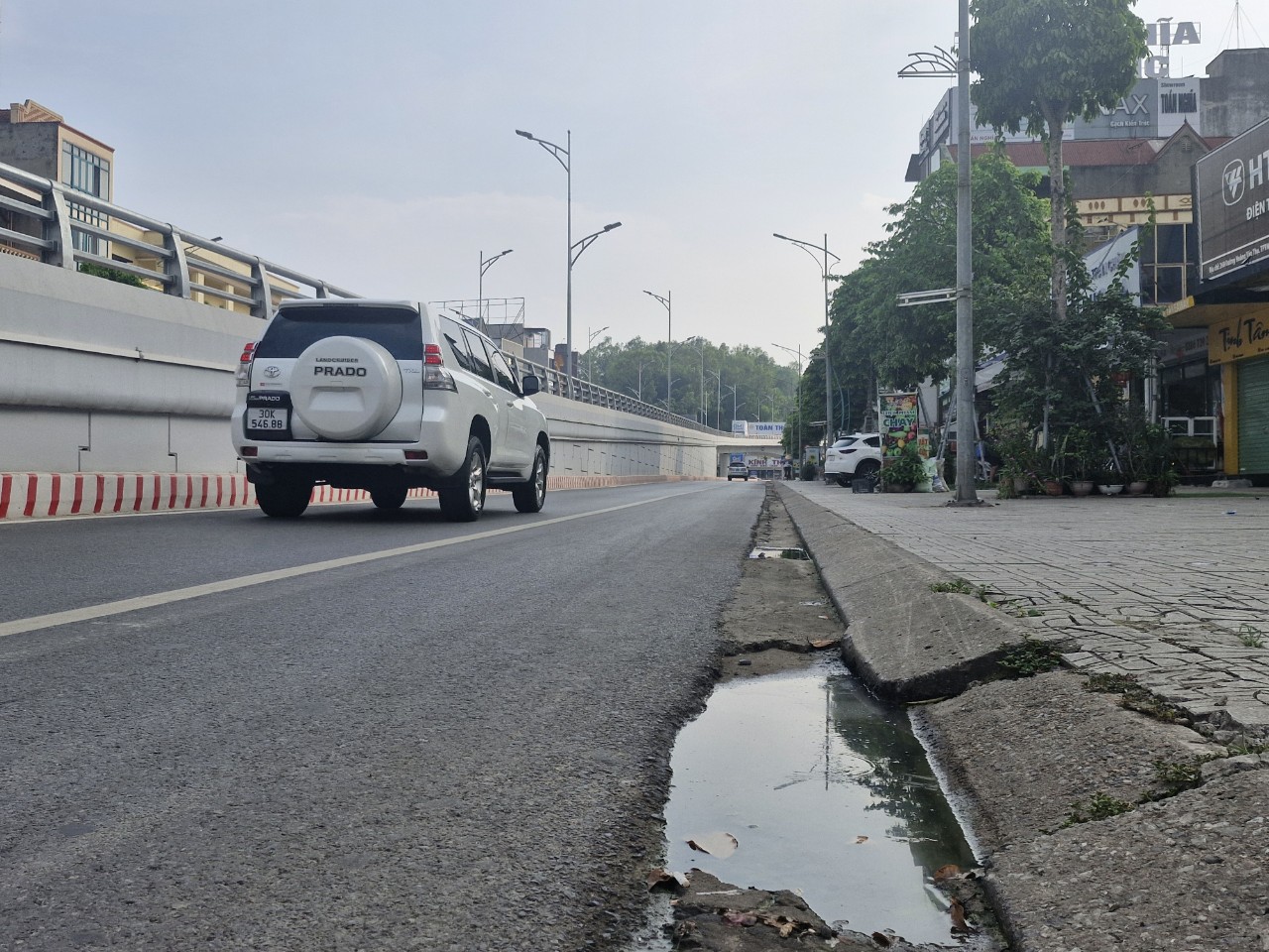 Thái Nguyên: Loạt hố ga mất nắp, cột điện hở lõi đe dọa ATGT- Ảnh 5. Thái Nguyên: Loạt hố ga mất nắp, cột điện hở lõi đe dọa ATGT- Ảnh 5.