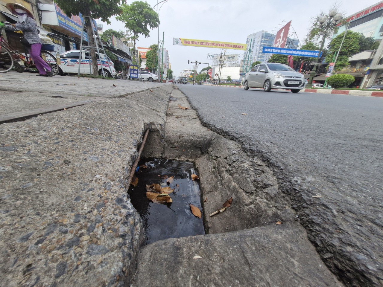 Thái Nguyên: Loạt hố ga mất nắp, cột điện hở lõi đe dọa ATGT- Ảnh 7. Thái Nguyên: Loạt hố ga mất nắp, cột điện hở lõi đe dọa ATGT- Ảnh 7.