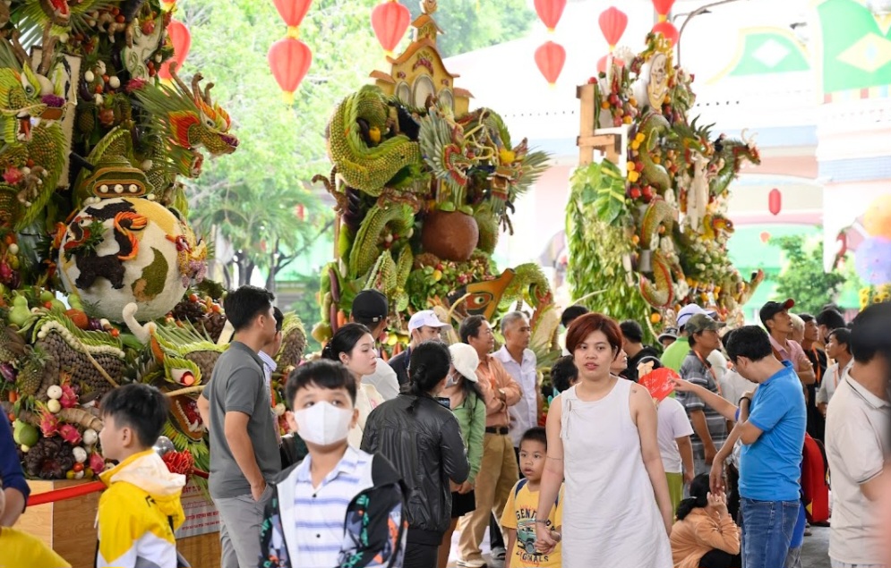 Tạo h&igrave;nh nghệ thuật bằng tr&aacute;i c&acirc;y nhận giải thưởng nửa tỷ đồng- Ảnh 3.