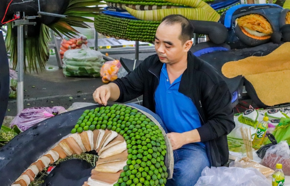 Tạo h&igrave;nh nghệ thuật bằng tr&aacute;i c&acirc;y nhận giải thưởng nửa tỷ đồng- Ảnh 4.