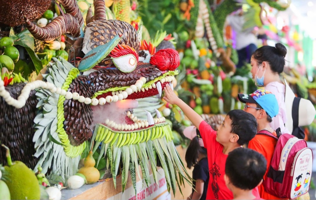 Tạo h&igrave;nh nghệ thuật bằng tr&aacute;i c&acirc;y nhận giải thưởng nửa tỷ đồng- Ảnh 8.