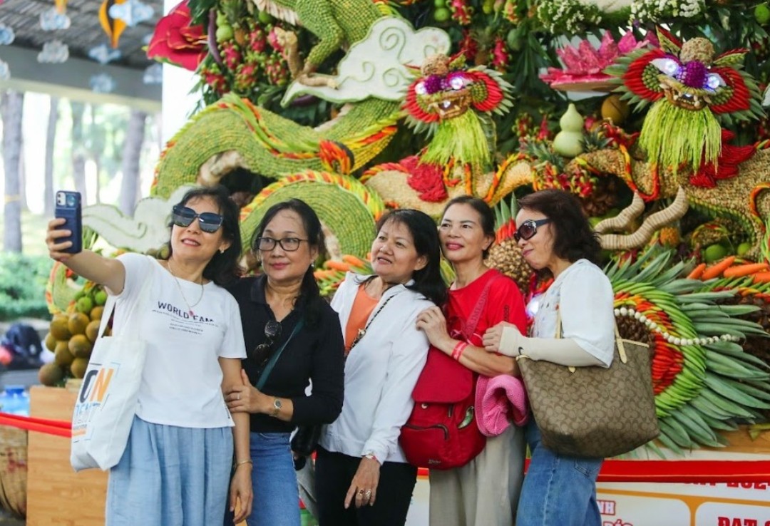 Tạo h&igrave;nh nghệ thuật bằng tr&aacute;i c&acirc;y nhận giải thưởng nửa tỷ đồng- Ảnh 9.