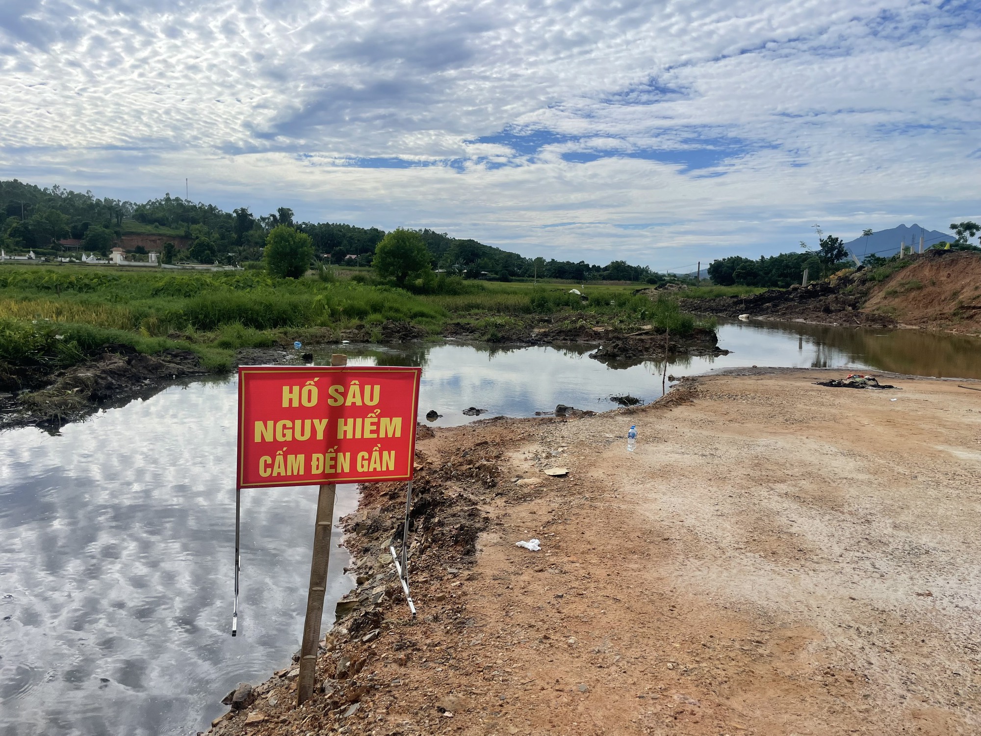 Đơn vị thi c&ocirc;ng l&ecirc;n tiếng vụ 2 anh em ruột đuối nước tử vong tại c&ocirc;ng trường- Ảnh 3.