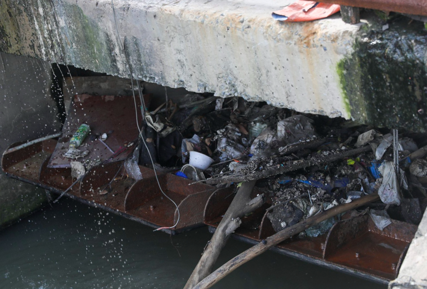 Bao giờ rạch Thủ Đức được cải tạo, chống ngập và ô nhiễm?- Ảnh 5. Bao giờ rạch Thủ Đức được cải tạo, chống ngập và ô nhiễm?- Ảnh 5.