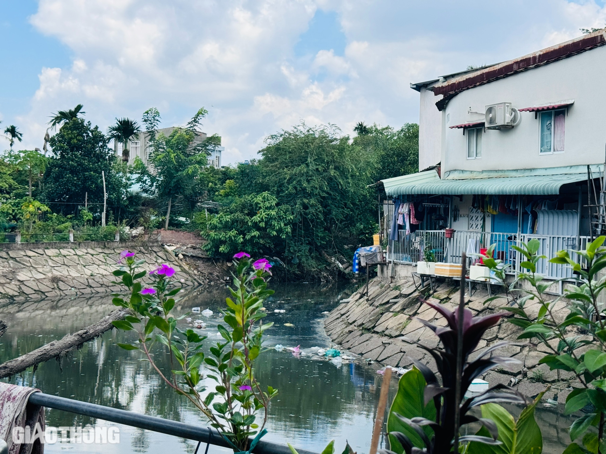 Bao giờ rạch Thủ Đức được cải tạo, chống ngập và ô nhiễm?- Ảnh 2. Bao giờ rạch Thủ Đức được cải tạo, chống ngập và ô nhiễm?- Ảnh 2.