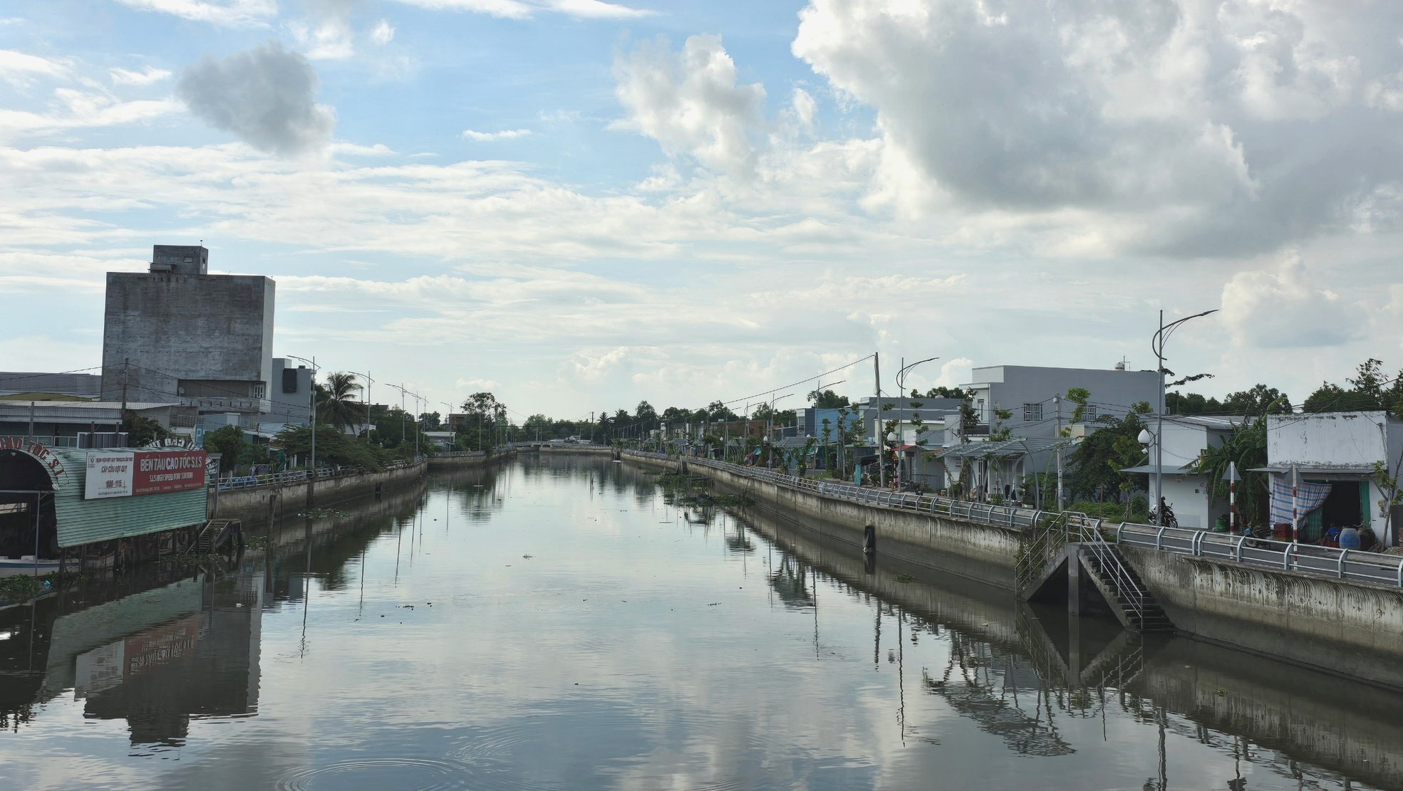 Vì sao đường kè trăm tỷ ở Cần Thơ có đèn vẫn tối om?- Ảnh 5. Vì sao đường kè trăm tỷ ở Cần Thơ có đèn vẫn tối om?- Ảnh 5.