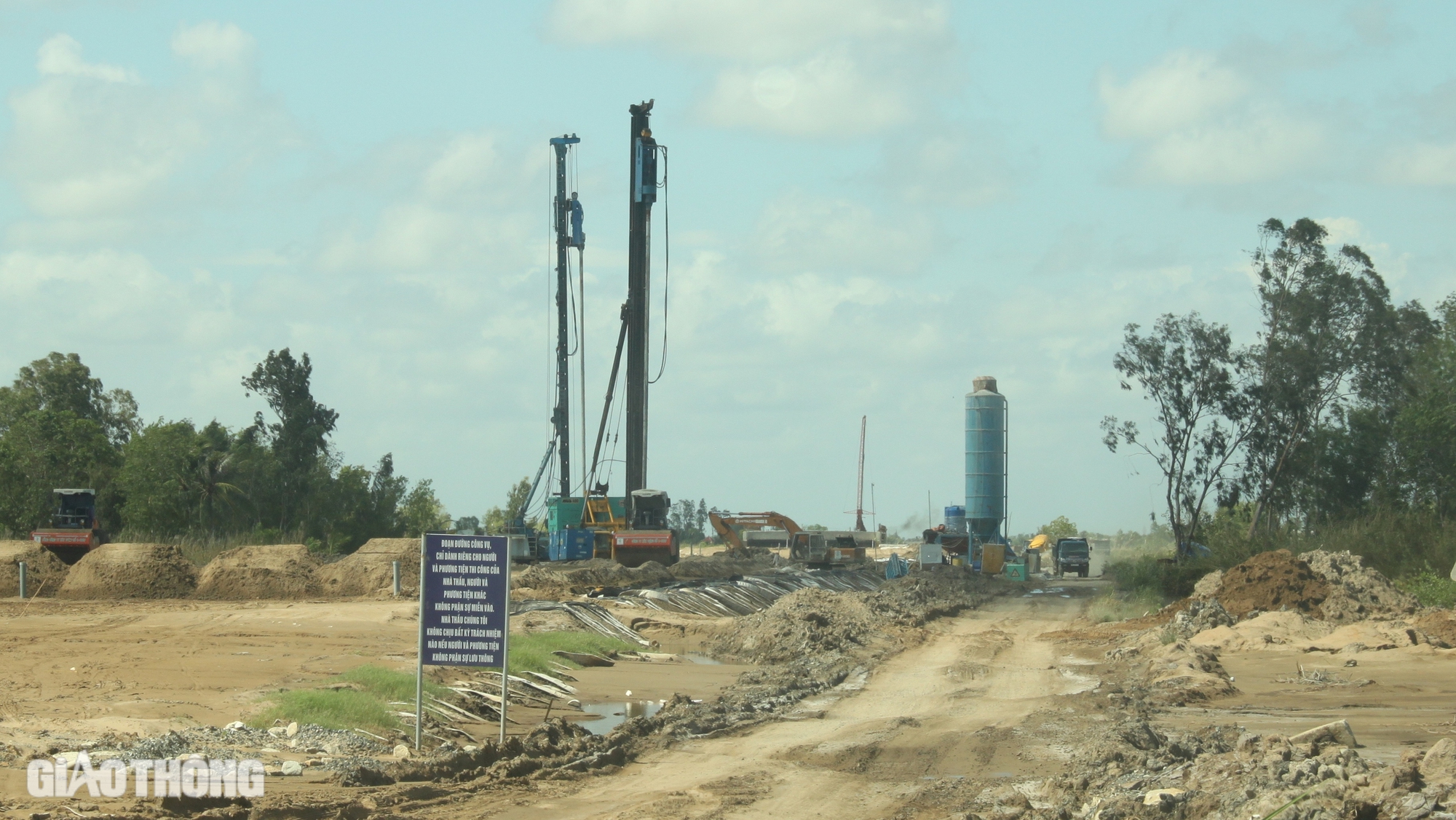 Ph&oacute; thủ tướng L&ecirc; Minh Kh&aacute;i: Ưu ti&ecirc;n ph&aacute;t triển hệ thống giao th&ocirc;ng v&ugrave;ng ĐBSCL- Ảnh 4.