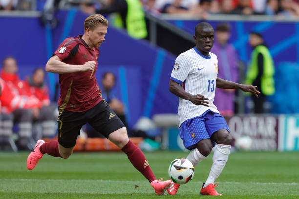 Sao tuyển Ph&aacute;p đi v&agrave;o lịch sử trong ng&agrave;y tiễn Bỉ rời EURO bằng b&agrave;n phản lưới- Ảnh 1.