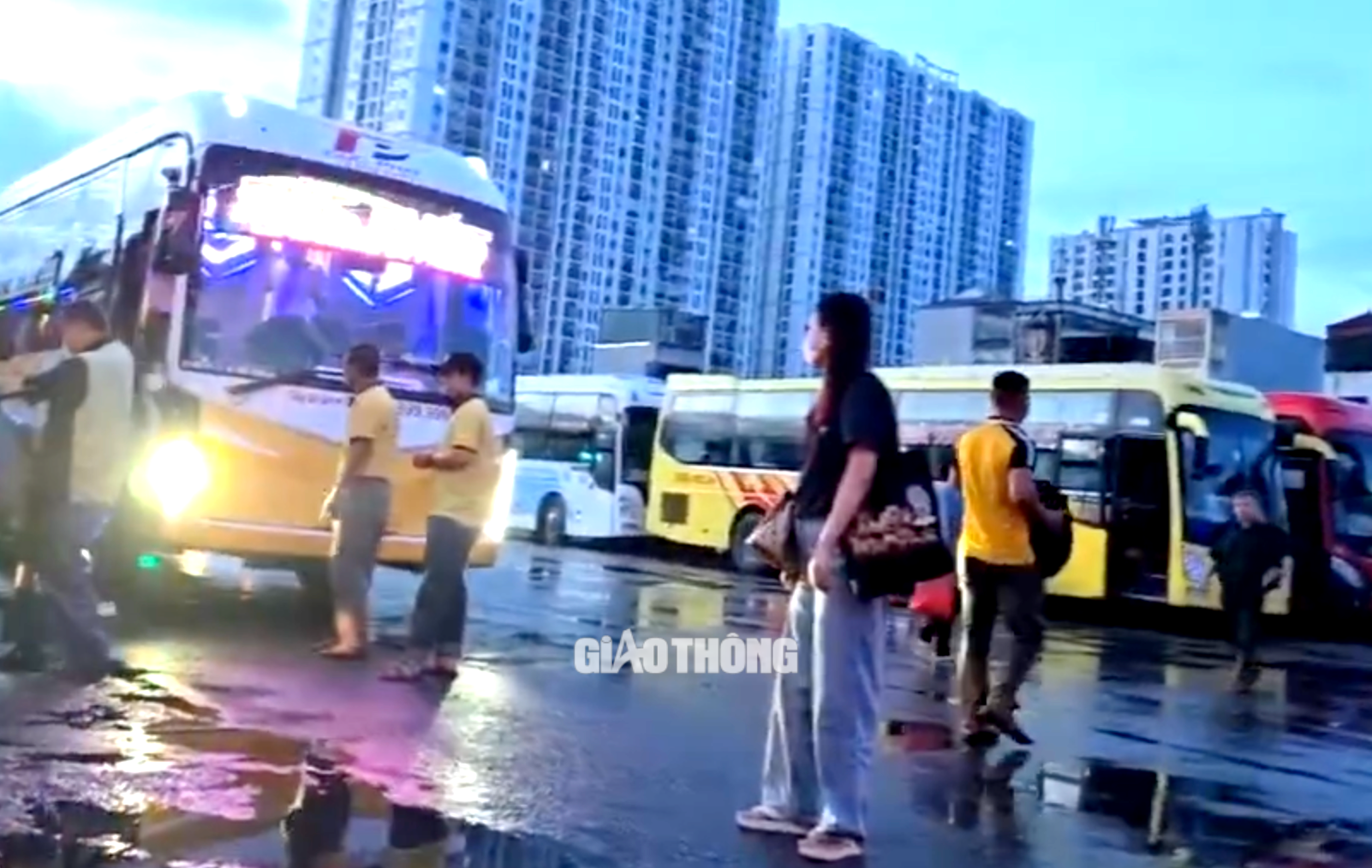 B&aacute;t nh&aacute;o vận tải kh&aacute;ch cố định Thanh H&oacute;a - H&agrave; Nội: V&eacute;n m&agrave;n b&iacute; mật chiếc &ldquo;lệnh b&agrave;i&rdquo;- Ảnh 4.