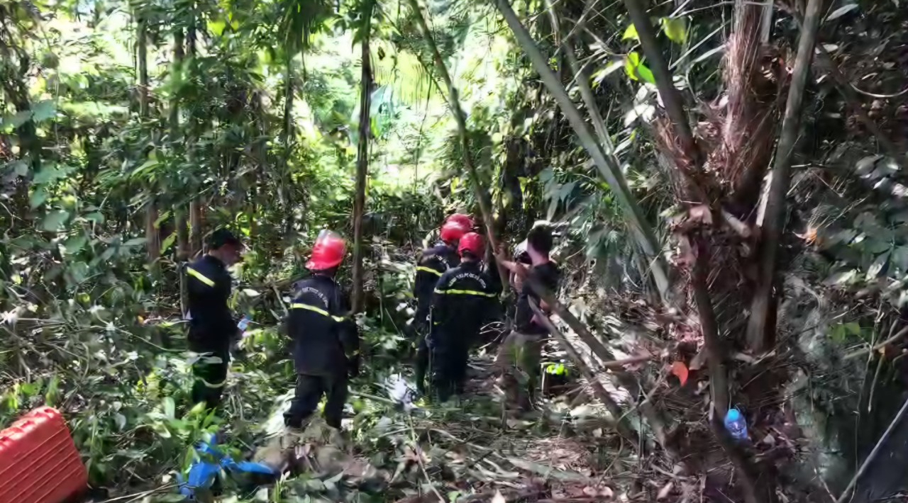 Hiện trường vụ sập hầm đ&agrave;o v&agrave;ng ở Bắc Kạn: Nhiều tảng đ&aacute; to b&iacute;t k&iacute;n cửa hầm- Ảnh 10.