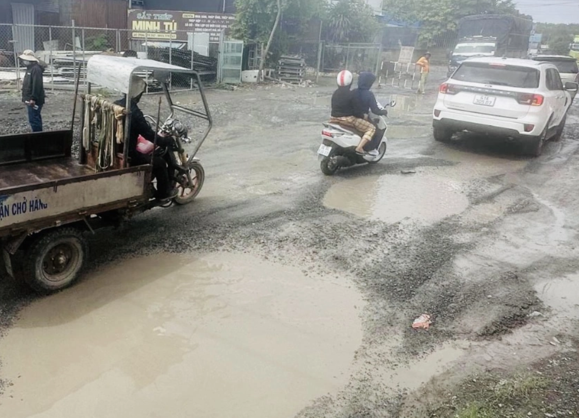 Đồng Nai d&ugrave;ng vốn ng&acirc;n s&aacute;ch để x&oacute;a ổ voi tr&ecirc;n tuyến đường qua nh&agrave; m&aacute;y nước Thiện T&acirc;n- Ảnh 1.