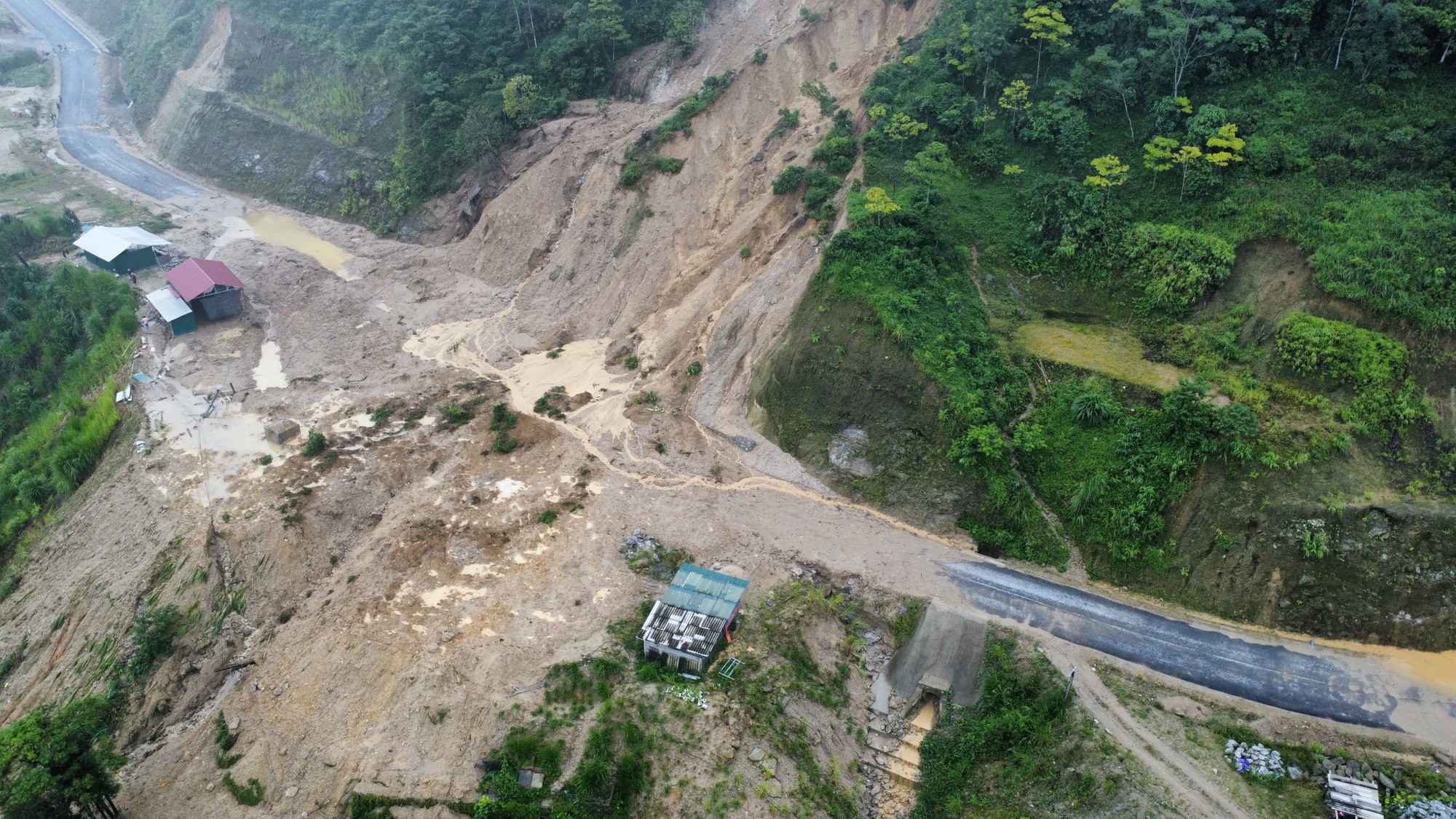 Tỉnh lộ 177 sạt lở nghi&ecirc;m trọng, tiềm ẩn nguy cơ mất ATGT ở H&agrave; Giang- Ảnh 13.