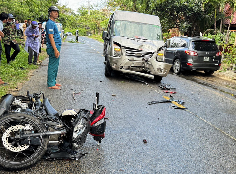 Hiện trường vụ tai nạn - Ảnh: L&ecirc; Ph&uacute;c.