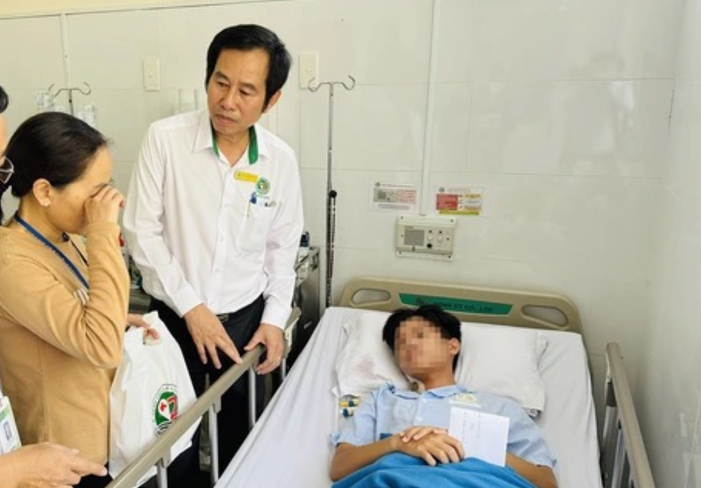 Nam sinh 18 tuổi bị c&ocirc; ruột đầu độc bằng xyanua được x&eacute;t đặc c&aacute;ch tốt nghiệp?- Ảnh 1.