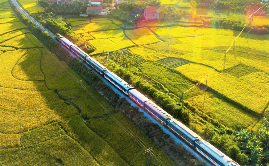 Chạy th&ecirc;m nhiều t&agrave;u tuyến Bắc - Nam dịp h&egrave;, giảm gi&aacute; v&eacute; hấp dẫn- Ảnh 1.