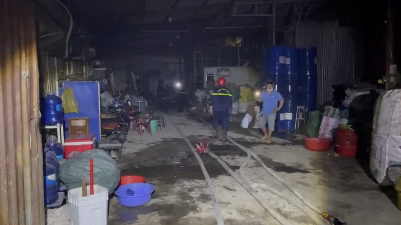 Ch&aacute;y nh&agrave; trong hẻm ở TP.HCM, một người tử vong- Ảnh 1.